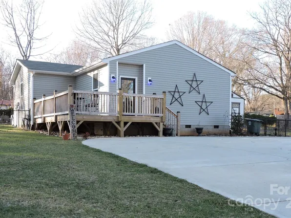 1514 Robin Rd, Newton, NC 28658