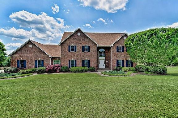 2nd image of 205 Sterling Springs Dr