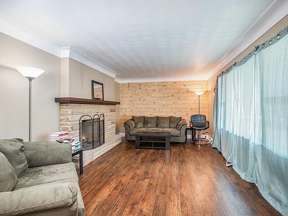 2nd image of 8202 Gull Manor Dr