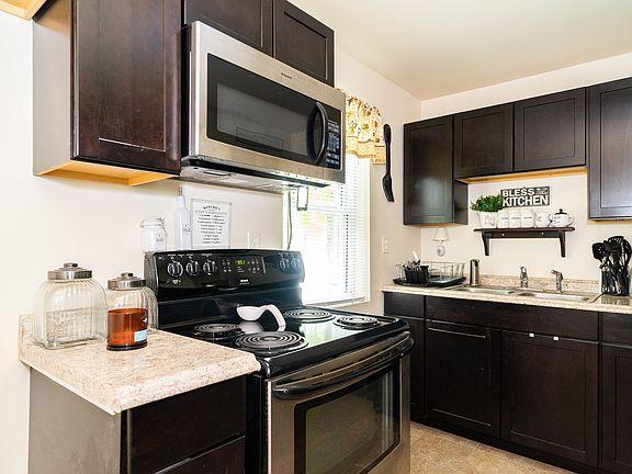 4th image of 533 Clifton Dr