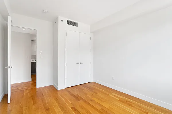 Rented by Safdie Realty Group | media 44