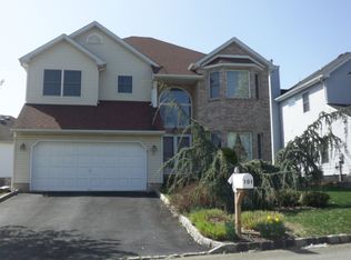 101 Carlton Dr, Parsippany, NJ 07054