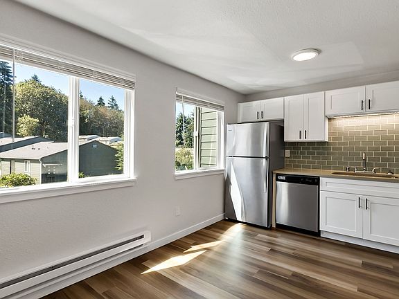 4th image of 1750 Jackson Ave SE #6b58cef75