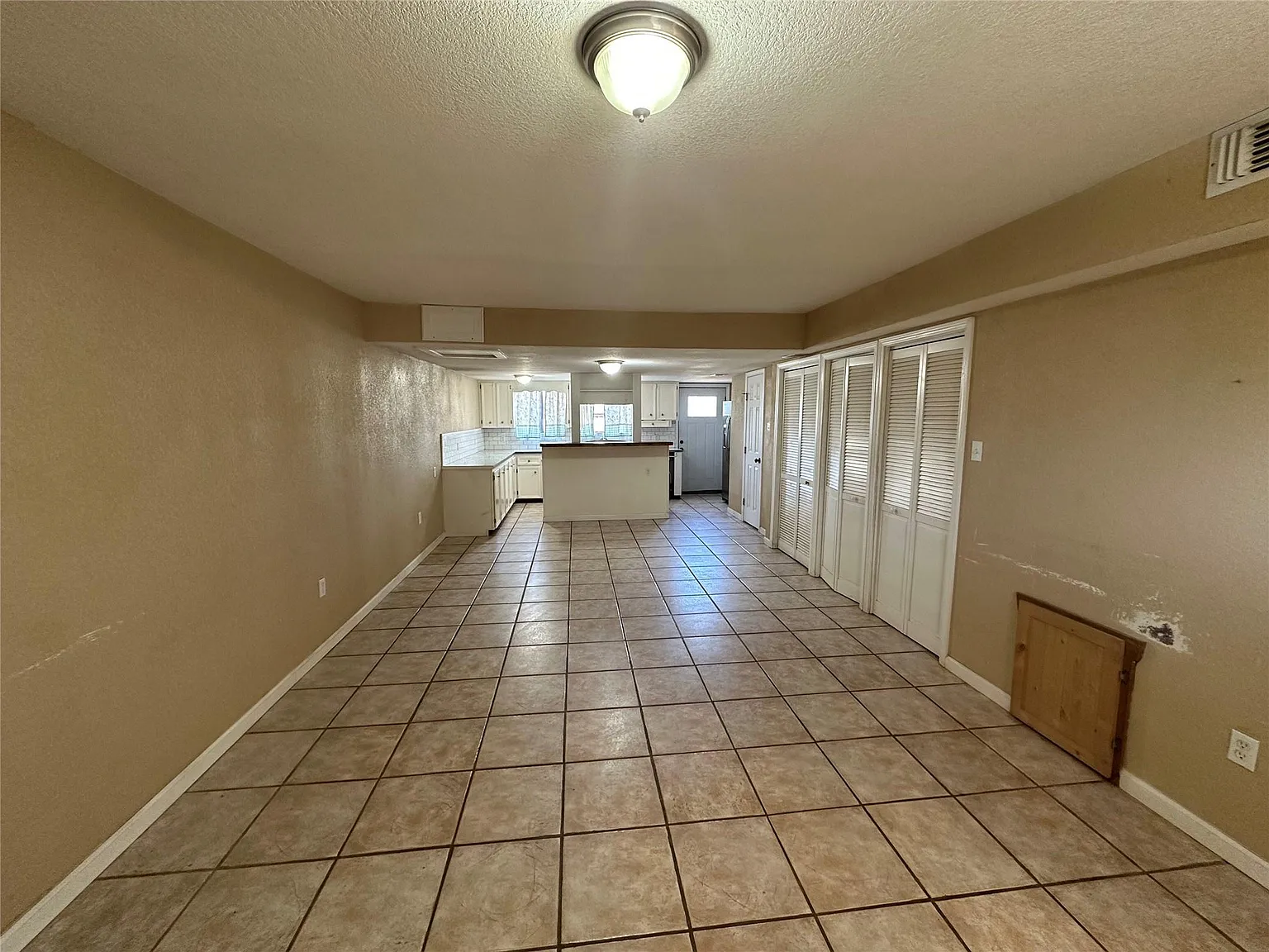 2 bed, 1.5 bath, 1156 sqft, $1,400 — Photo 2