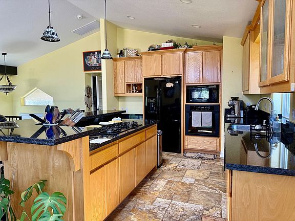 5th image of 639 Zuni St