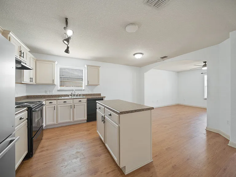 5706 Texas Cyn — Photo 12