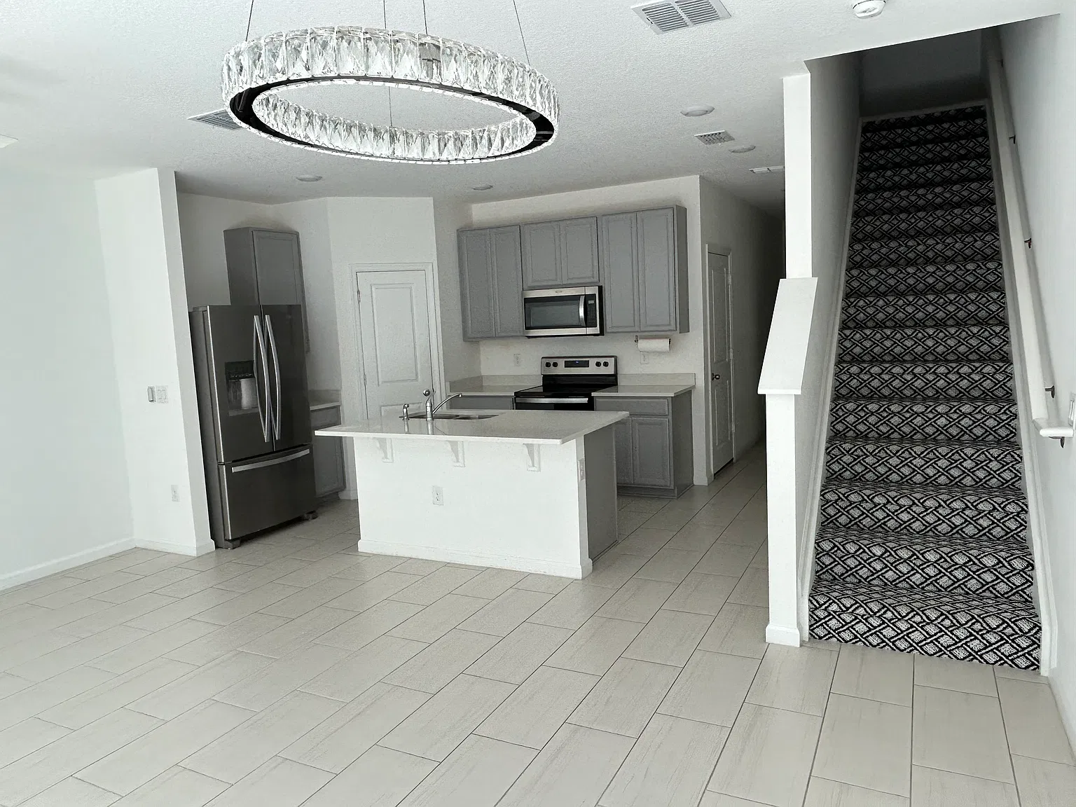 3 bed, 1475 sqft, $2,800 — Photo 2