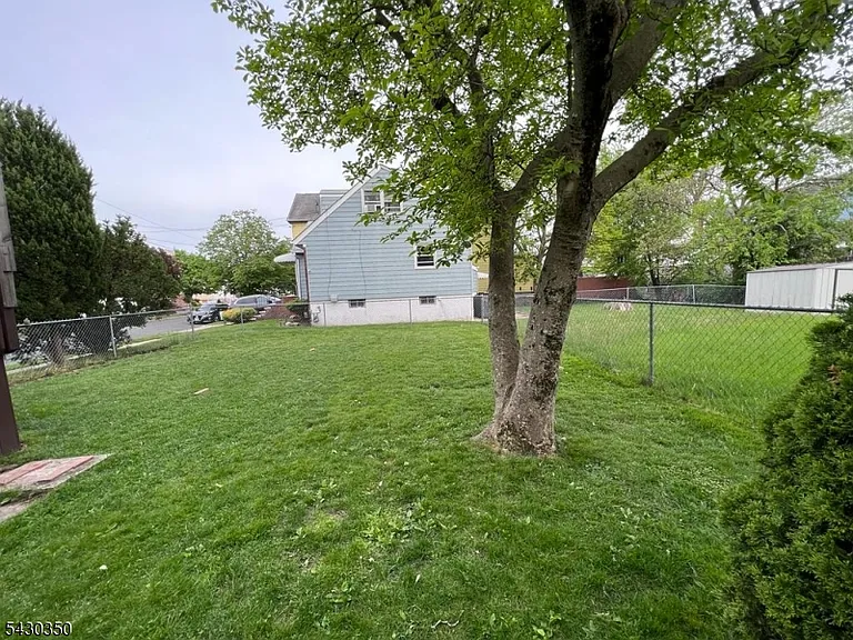 301 W Elm St — Photo 15