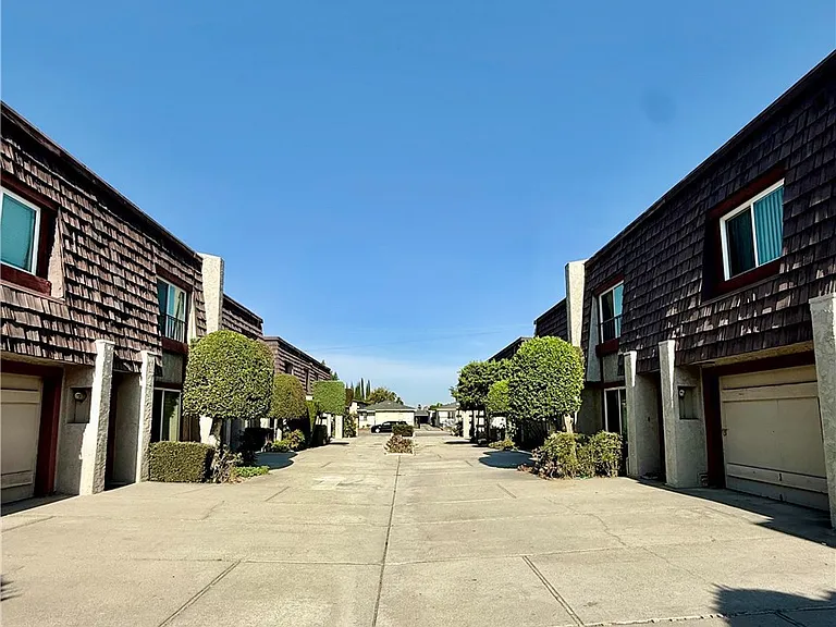 621 N Alhambra Ave — Photo 15