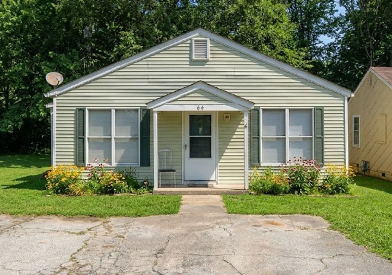 Bemis Welcomes You! Cozy 3 Bedroom! Available Now — Photo 1