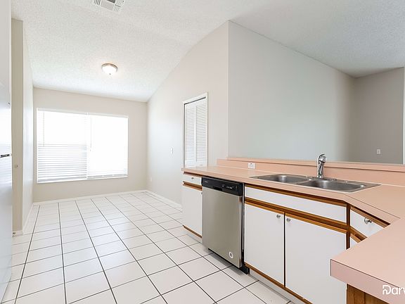 3rd image of 2567 Chatham Cir