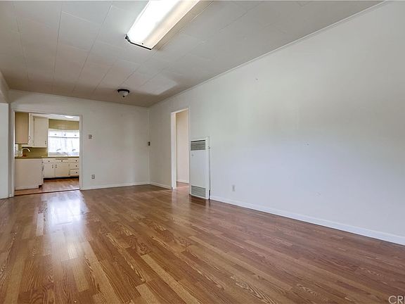 3rd image of 1048 N Avalon Blvd
