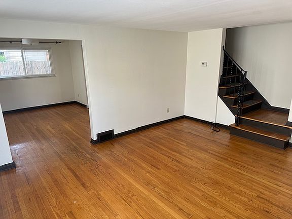 5th image of 105 Newburn Dr