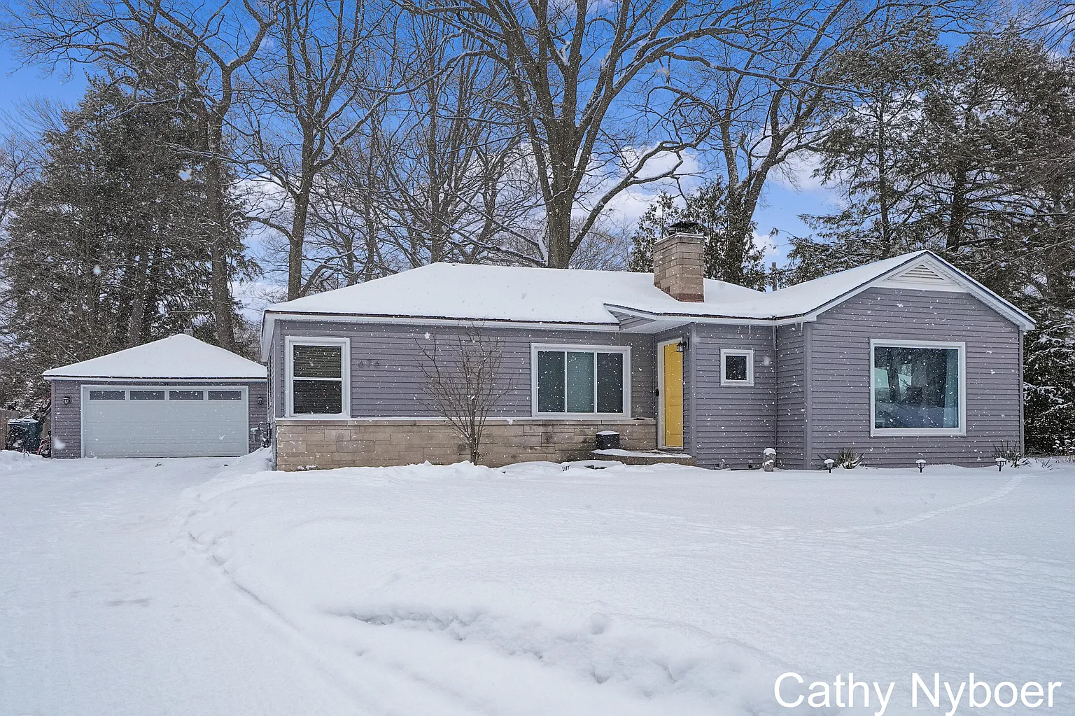 676 Cambridge Dr photo 1