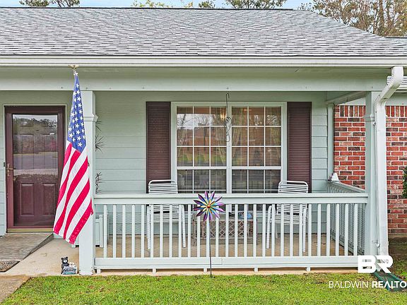 4th image of 49 Magnolia Cir