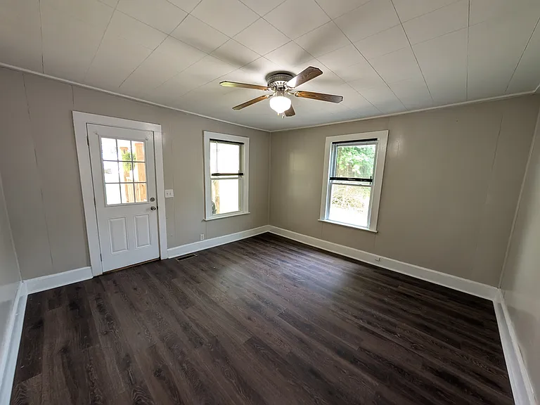 247 W Banner St — Photo 2