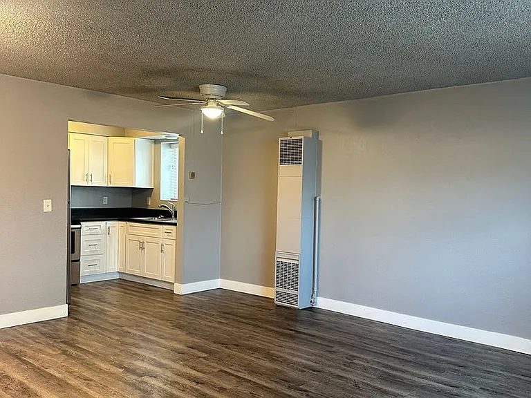 411 N 800 W — Photo 3