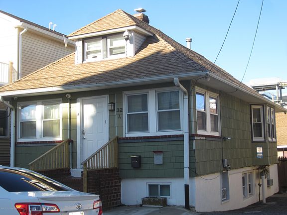 5th image of 39 Blaine Ave