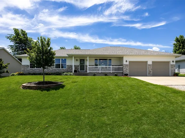505 5th St, Newhall, IA 52315