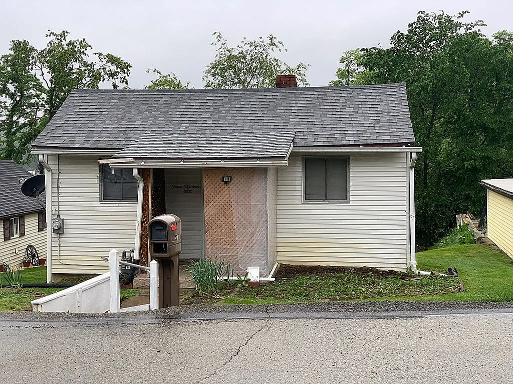 413 North Ave photo 1
