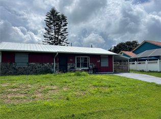 908 Landsdowne Dr, Sebastian, FL 32958