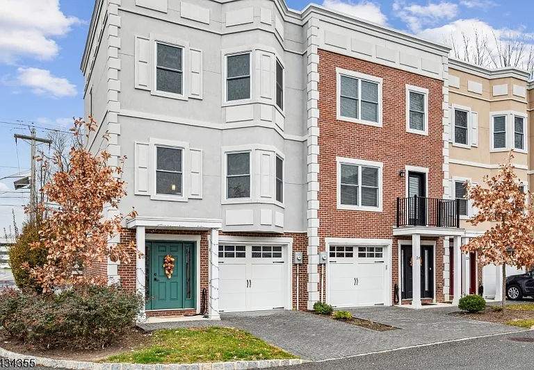25 Stonybrook Cir #25 — Photo 1