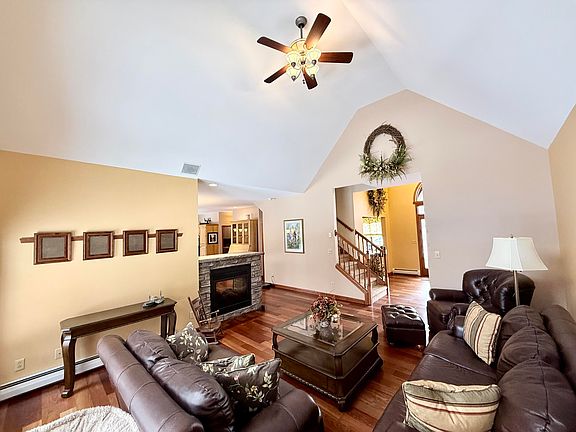 4th image of 30 Pine Ridge Dr