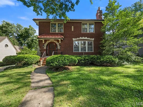 7430 Byron Pl, Saint Louis, MO 63105