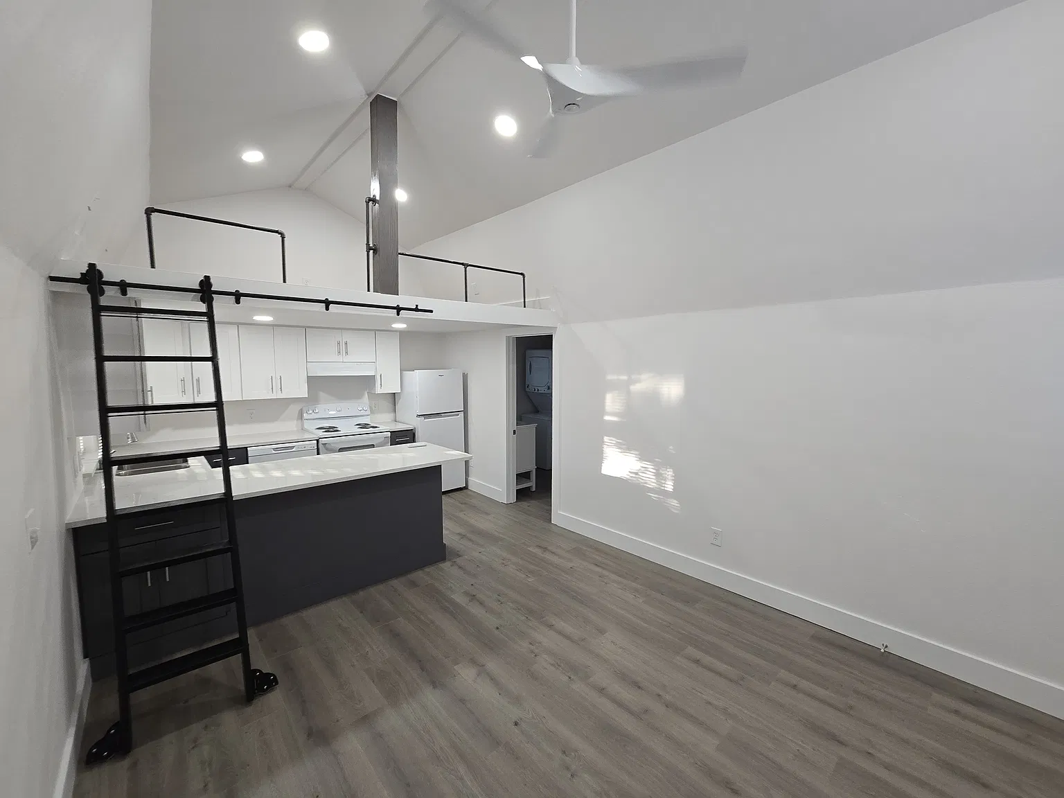 Studio, 600 sqft, $1,000 — Photo 2