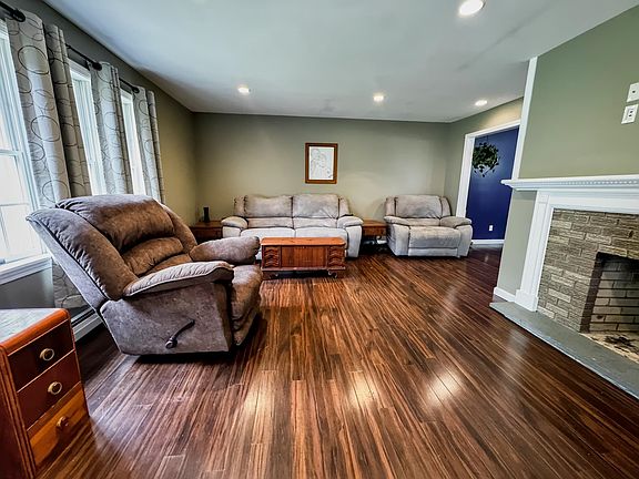 4th image of 131 Pine Circle
