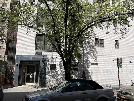 Rented by Richard Marks LLC | media 11