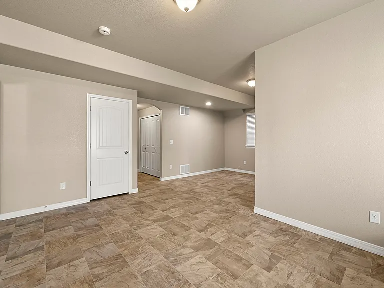 5651 Majestic Dr — Photo 24