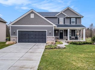 2220 Lost Oak Ct, Grand Blanc, MI 48439