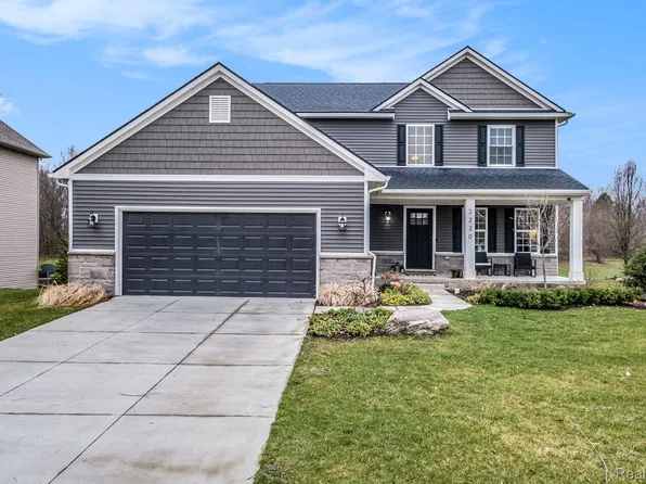 2220 Lost Oak Ct, Grand Blanc, MI 48439