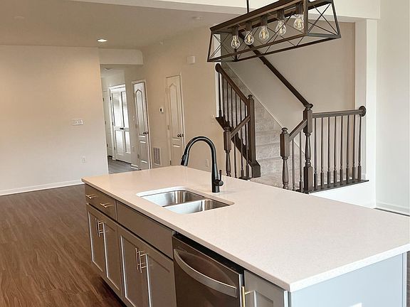 4th image of 106 Copeley Cir