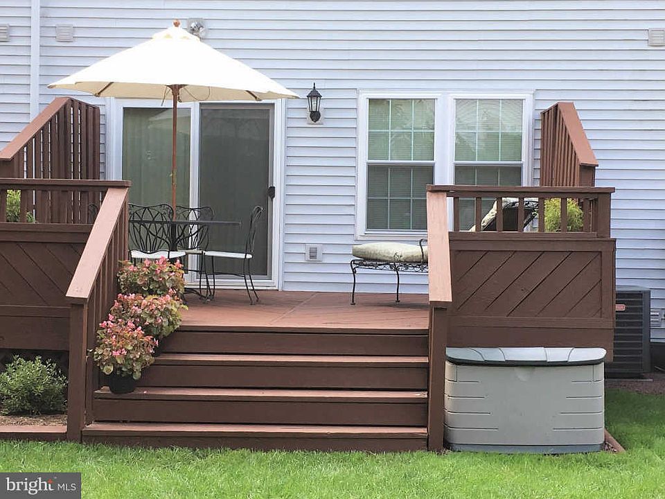 2nd image of 112 Yellowwood Ct