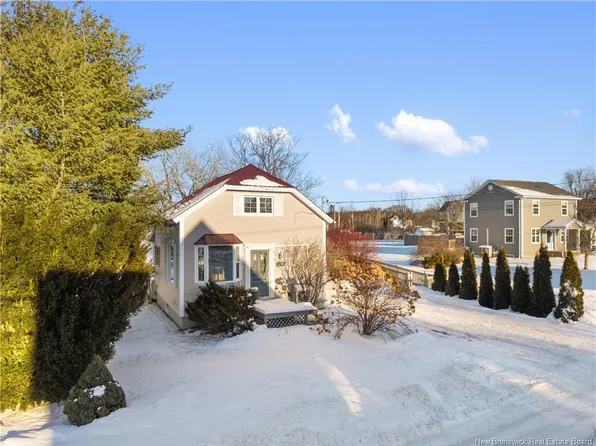 34 Manse St, Miramichi, NB E1N 4H1
