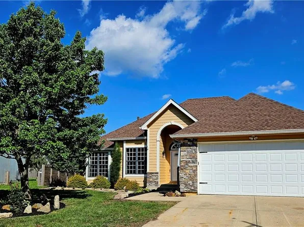 1309 Thomas Dr, Louisburg, KS 66053