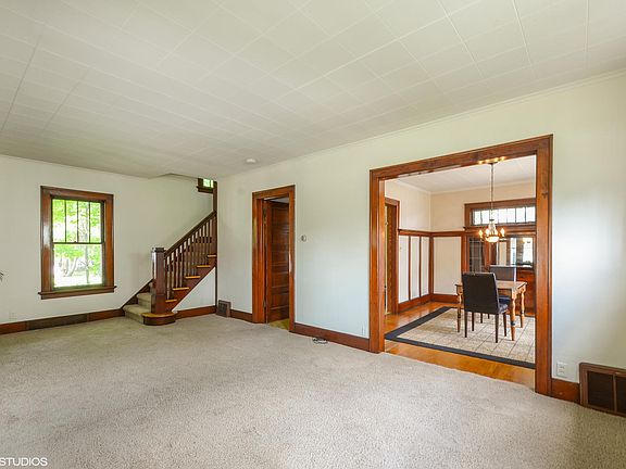 4th image of 303 Randall St