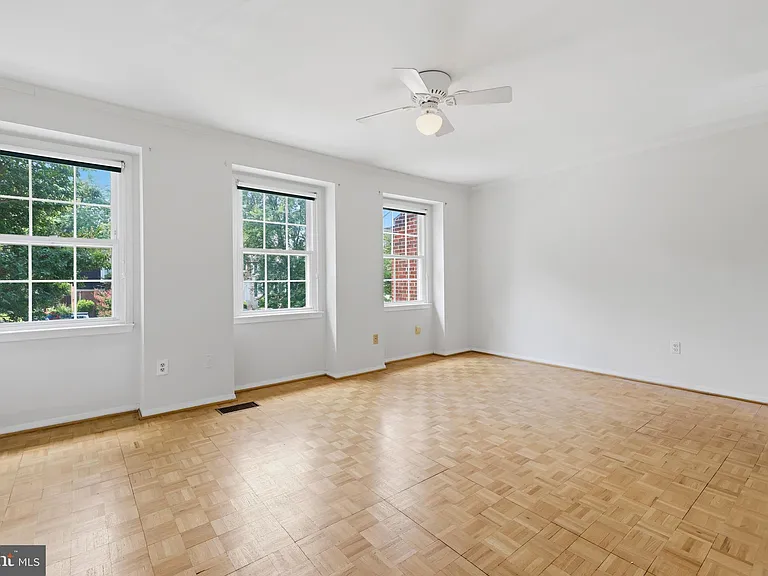 8350 Glastonbury Ct — Photo 15