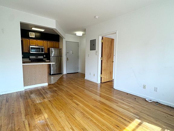 2nd image of 10-49 48th Ave APT 4R