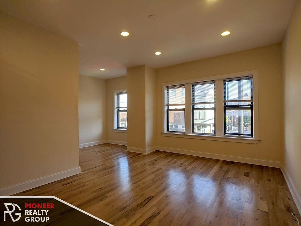 1st image of 2240 W Wilson Ave #204