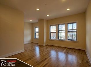 2240 W Wilson Ave #204, Chicago, IL 60625