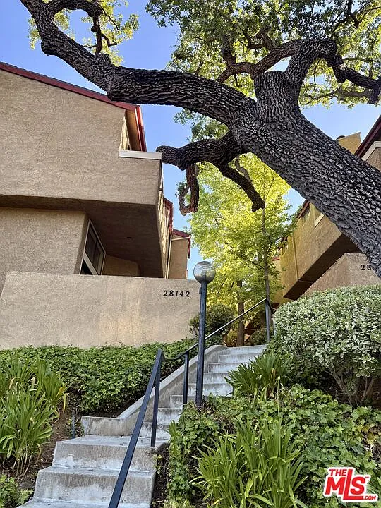 2 bed, 2.5 bath, 1429 sqft, $3,600 — Photo 2