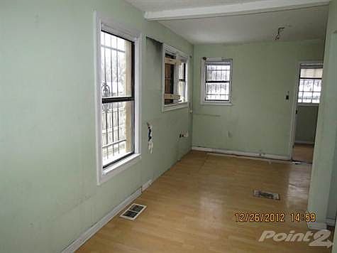 2nd image of 934 N Willett St