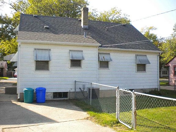3rd image of 2715 Ellen Ave