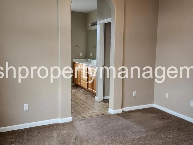 548 Navigator Dr — Photo 12