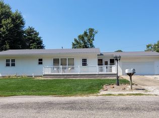 5 Grandview Dr, Mount Sterling, IL 62353