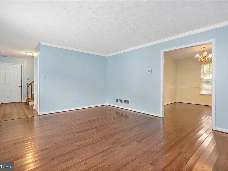 2505 Buckingham Ct — Photo 6