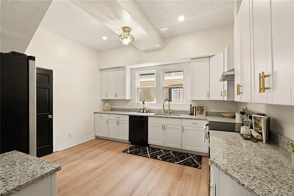 4 bed, 2051 sqft, $1,900 — Photo 4